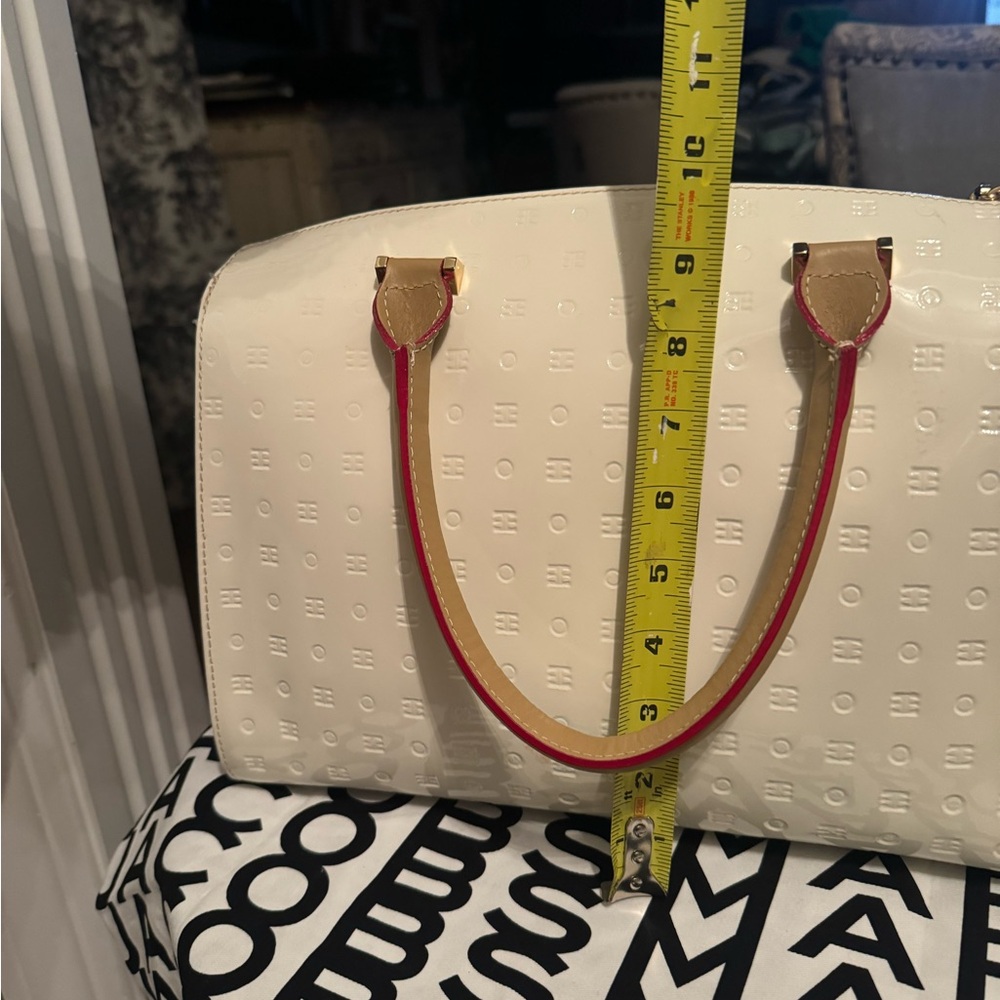Cream Arcadia. Carried for 1 week. Has cross body strap. - Picture 10 of 16